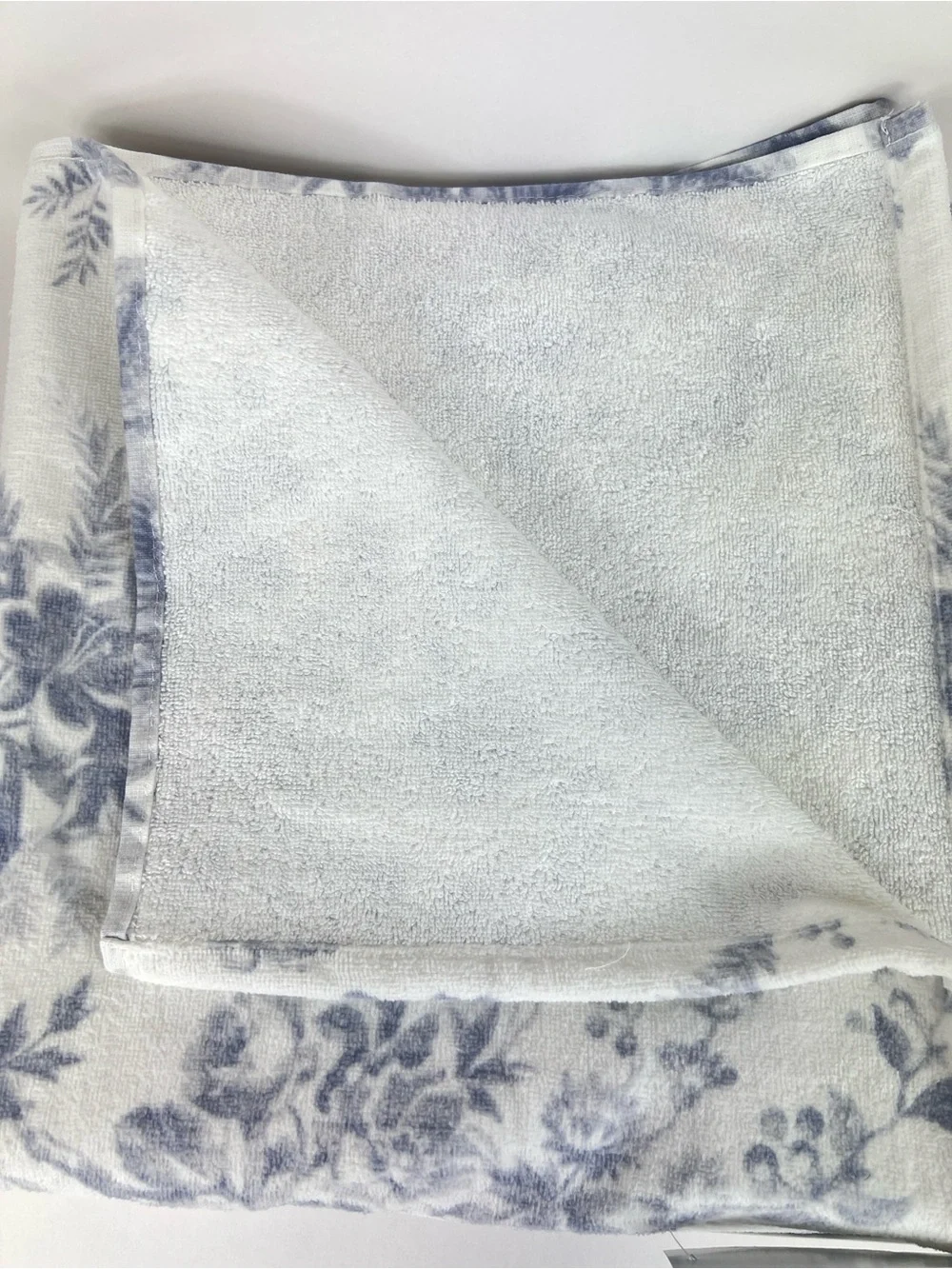 Laura Ashley Bath Towels Blue White Floral Soft Velour Cotton 2 Pc Set NEW